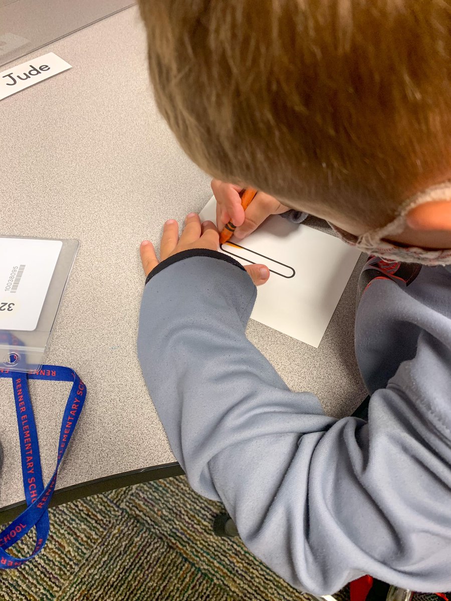 A meaningful conversation about why we hang things on bulletin boards + student-decorated bulletin board headers are some of the best parts of classroom setup! 💕🖍 #ParkHillProud