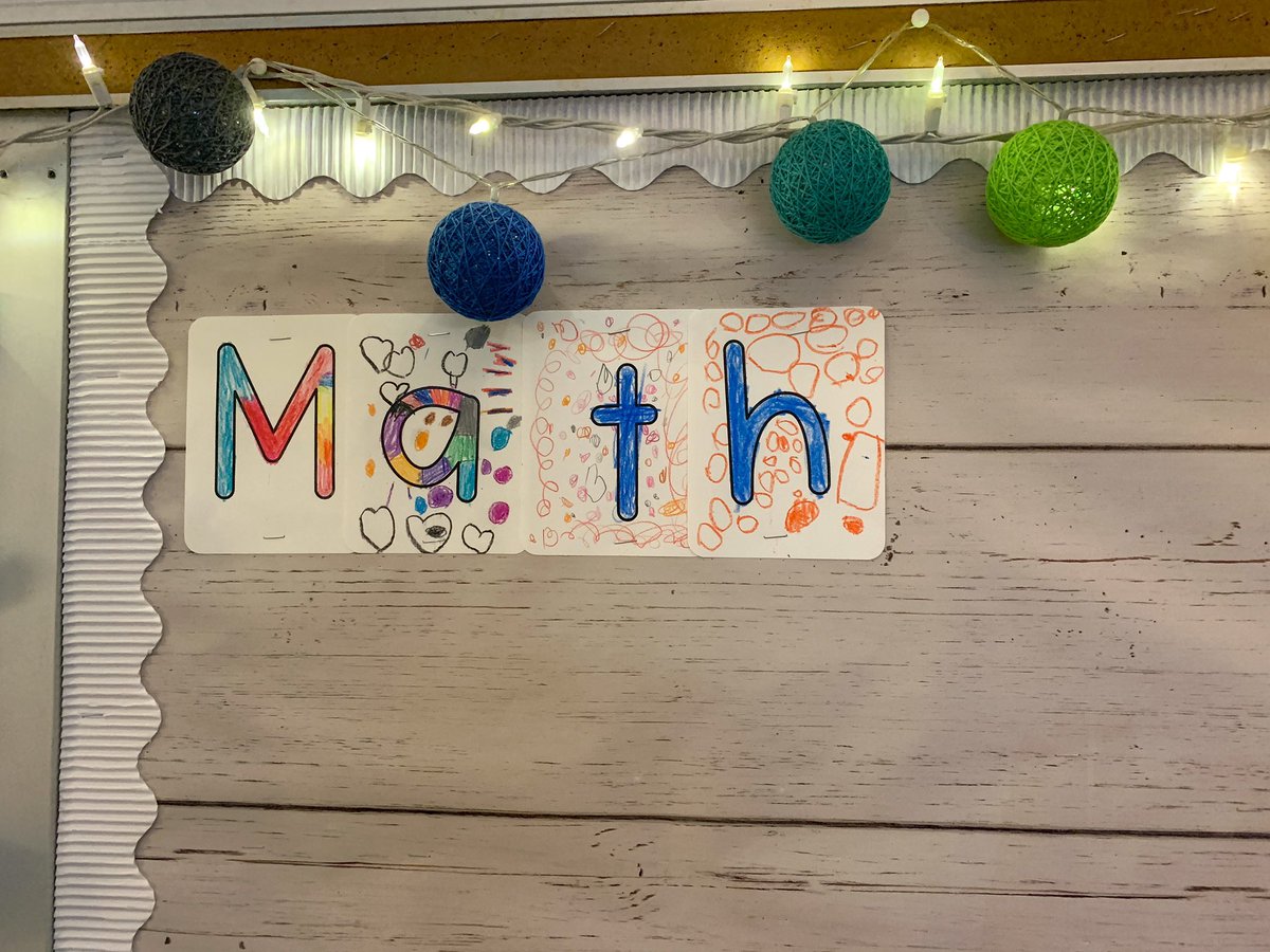 Mrs_Seidel0's tweet photo. A meaningful conversation about why we hang things on bulletin boards + student-decorated bulletin board headers are some of the best parts of classroom setup! 💕🖍 #ParkHillProud https://t.co/UWZf1j9Etv