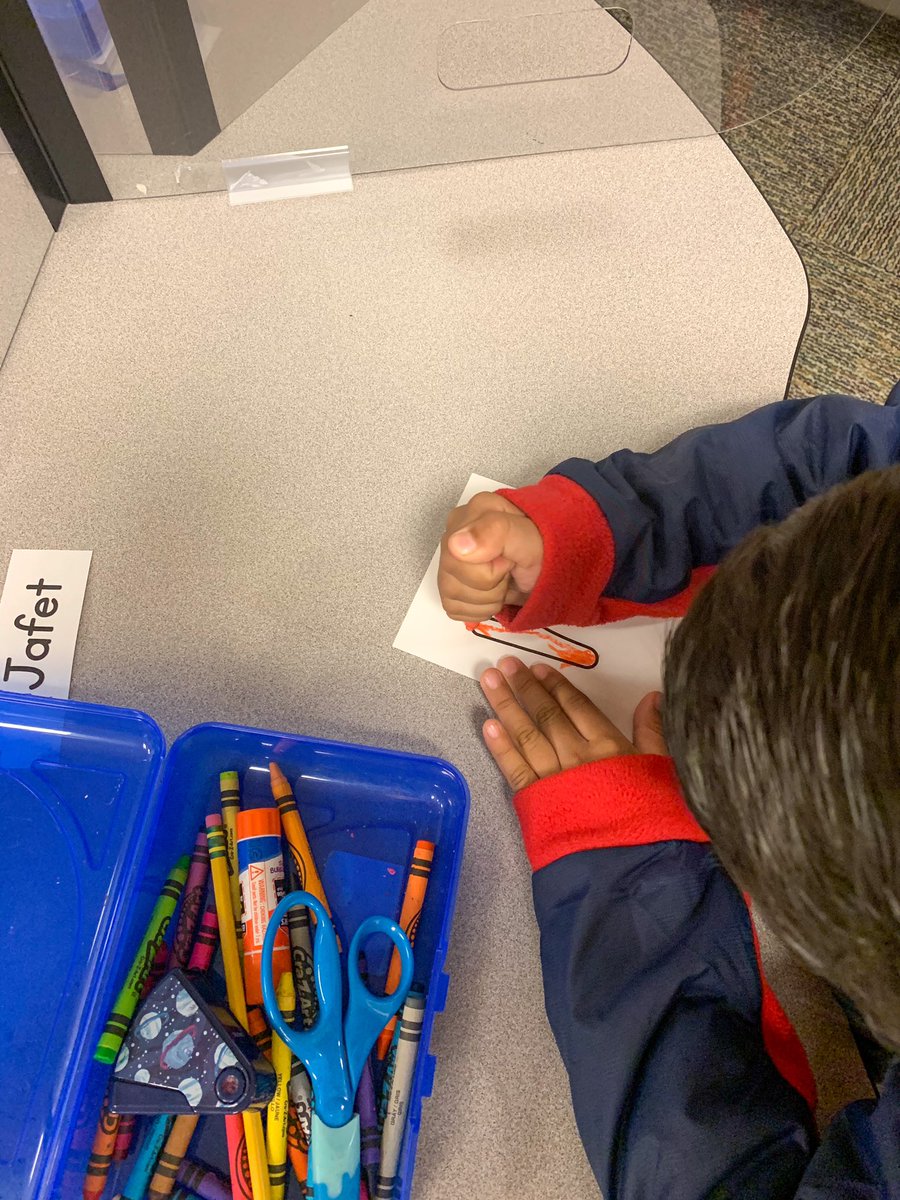 Mrs_Seidel0's tweet photo. A meaningful conversation about why we hang things on bulletin boards + student-decorated bulletin board headers are some of the best parts of classroom setup! 💕🖍 #ParkHillProud https://t.co/UWZf1j9Etv