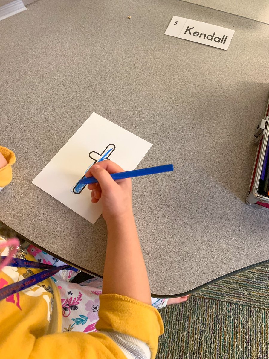 Mrs_Seidel0's tweet photo. A meaningful conversation about why we hang things on bulletin boards + student-decorated bulletin board headers are some of the best parts of classroom setup! 💕🖍 #ParkHillProud https://t.co/UWZf1j9Etv