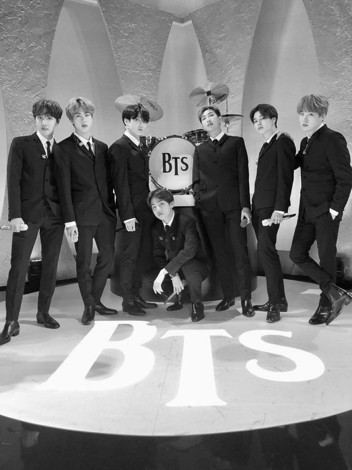 Throwing back to the Beatles in the historic Ed Sullivan theater, Stephen Colbert hosted the boys also on 05/15/19 (no wonder they were tired) with a fun take and the “cute ones” hammed it up, especially “good boy” Tae  @BTS_twt 