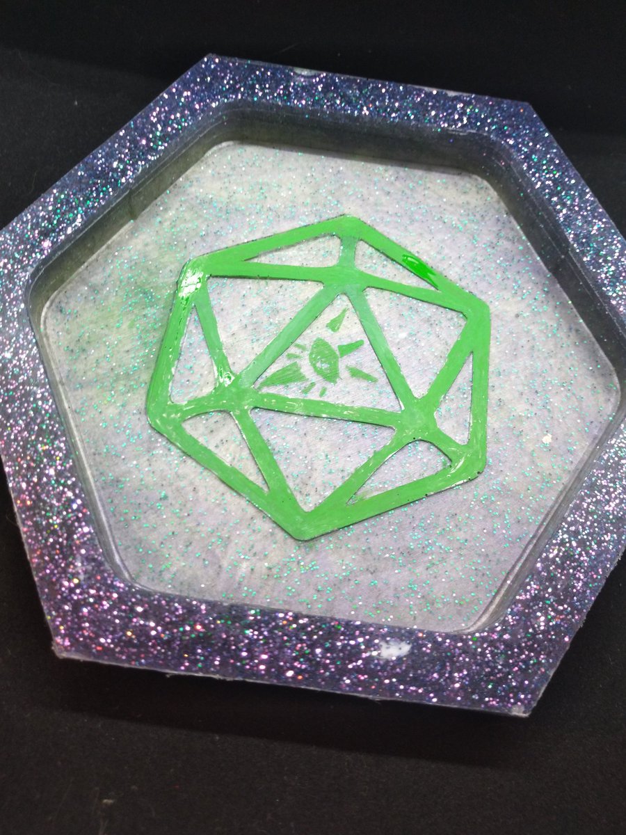 PaperMoonsStore's tweet image. 20% off orders $25 or more at the #PaperMoonStore ! #customresin #resinart #DnD #dicetray #earrings ThePaperMoonsStore.etsy.com !