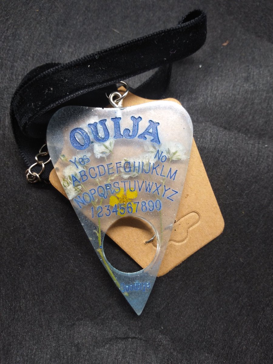 PaperMoonsStore's tweet image. 20% off orders $25 or more at the #PaperMoonStore ! #customresin #resinart #DnD #dicetray #earrings ThePaperMoonsStore.etsy.com !