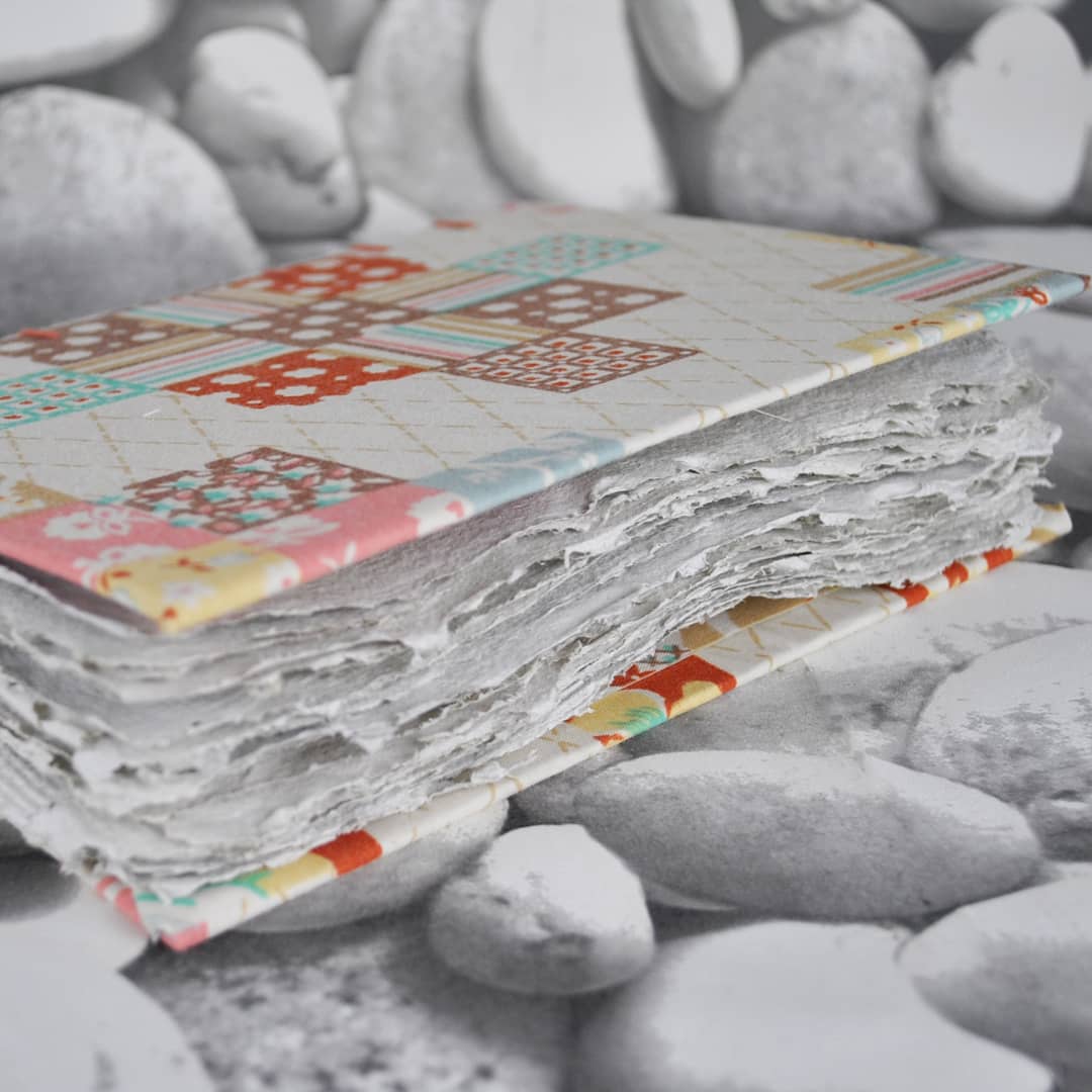 Melissaydesigns's tweet photo. My notebook made from refurbished bedding. Coptic Stitch Binding. Handmade paper ♻️📚

Available on my Etsy store

#copticstitchjournal #journal #notebook #notpad #sketchbook #copticstitch #scrapbook #writingpaper #handmadepaper #paper #recylced #recycledpaper #recycledbook https://t.co/d2HI8uJ1fR