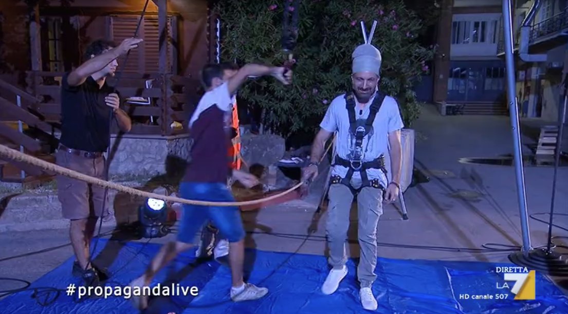 welikeduel's tweet photo. Il primo attraversatore dello Stretto in monociclo, grazie al prezioso aiuto del pedaletor

#propagandalive https://t.co/N3Mqdp2Wil