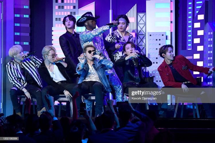 Making a 6th trip to the US (7 for Hobi) in 11 mos, our men melted us into a puddle as they dazzled the red carpet & made the most out of a shared stage at the Grammys for Seoul Town Road. IMO, Jimin, Namjoon & Tae wanted us all  01/26/20 @BTS_twt 