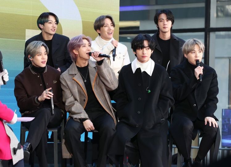 So many fans braved the cold to watch our handsome men get interviewed on The Today Show on cb day!! They looked amazing as always and NBC gave them the superstar treatment they deserve on 02/21/20  @BTS_twt 