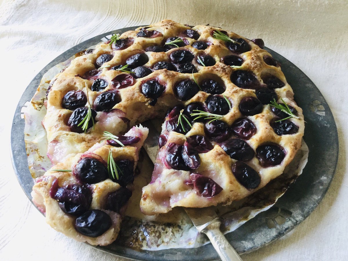 Cosa vi fa pensare una focaccia all’uva ? 

#focaccia #focacciaalluvanera #September #lumachellaepanettone #italianfoodblogger