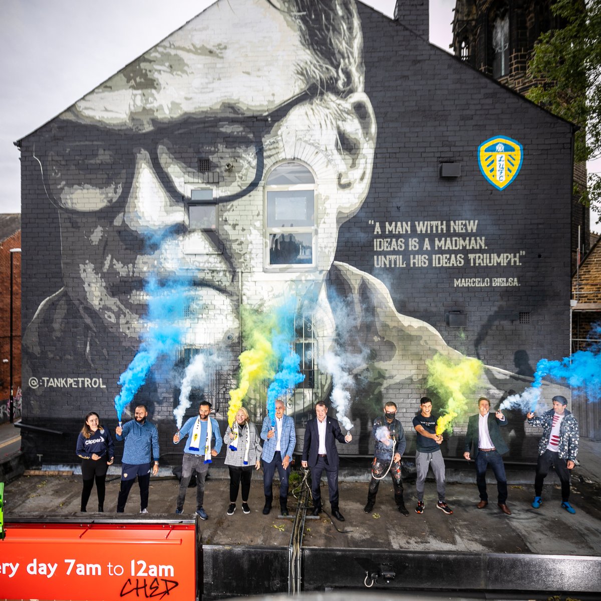 rentinc's tweet photo. How about this for a view?

A constant incredible reminder of just how great 
Leeds United are...

Great end to the week before the BIG day tomorrow - 16 years later and we are back!

#Bielsa #leedsunited #LUFC 
@LUFC @LeedsGuide @Leeds_List @itvcalendar @BBCLookNorth @LeedsNews https://t.co/vZrjJqPBqB