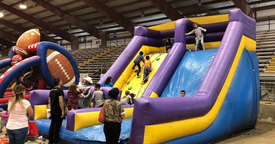 skyhighparty's tweet photo. 𝓝𝓮𝓿𝓮𝓻 stop 𝓮𝔁𝓹𝓵𝓸𝓻𝓲𝓷𝓰!! Our Inflatable rock wall climbing is a great hit at any party🎊🤩
.⁠⁠
.⁠
#houstonbirthdayparties #houstonpartyplanners #spookyszn #houstonpartyrentals #halloween #houstoninflatables #houstonparents #bouncehouse #partydecorations #virgo https://t.co/FPhSeYGFyW