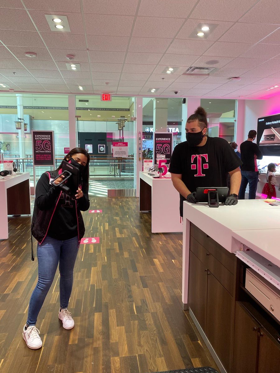 I just wanted  give @CarrieraMaibel  a huge shout out for taking one of my metro m.e Walbert under her wing as he starts his new magenta journey #tmobilecareer #magenta&purple #southneversettle #metrobytmobile #georgiapride