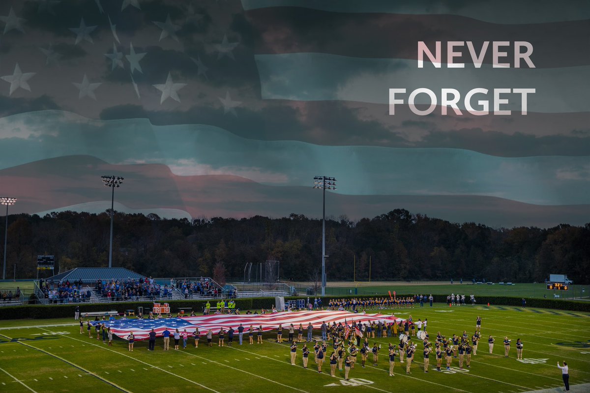 WingateUniv's tweet photo. We take a moment today to remember those lost and for those who continue to sacrifice. #NeverForgotten https://t.co/hXmGu90WSZ