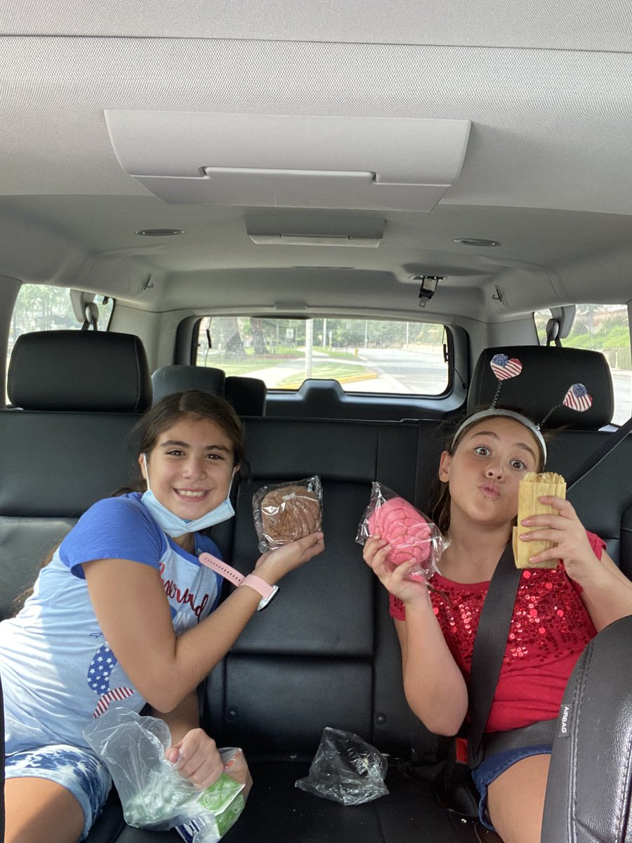 pattybell1997's tweet photo. Thank you Rancho Cucamonga High school, your lunch program is such a blessing, I was able to pick up lunch for all five kids while three of them were still in class!! #distancelearning #happykids #ourschoolrocks @RanchoHSCougars https://t.co/yYsZAMNia7