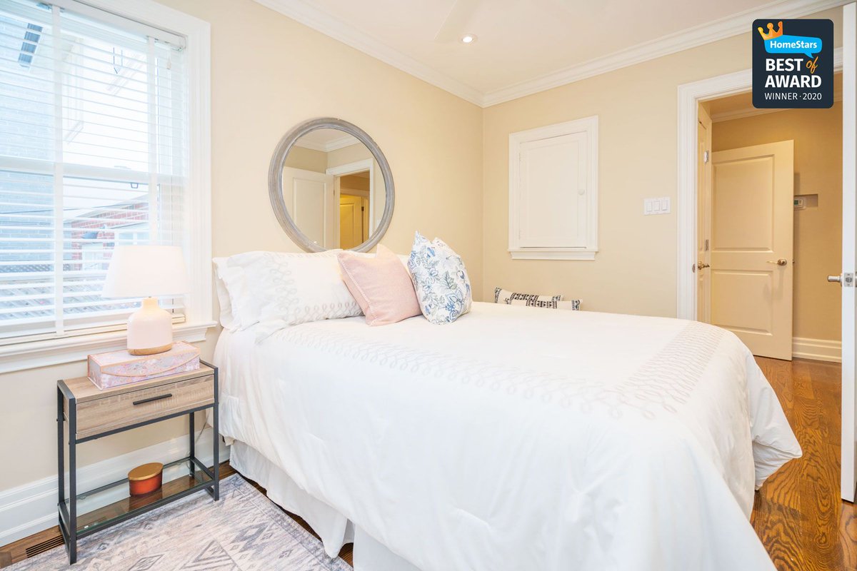 alphaonestaging's tweet photo. SOLD! 222 Glenforest Rd.; multiple offers $157,000 over ask! @belindalelliteam
#FeatureFriday #HomeStaging #HomeDecor #Staging #InteriorDesign #AlphaOneStaging #styleTO #Lifestyle #TorontoStaging #InteriorStaging #TorontoHome #GTAHome #TorontoProperty #TorontoRealtor https://t.co/TC5vnZo1rL