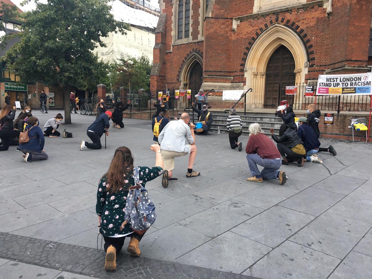 AntiRacismDay's tweet photo. #TakeTheKnee Acton - West London #JusticeForGeorgeFloyd as the police accused of killing #GeorgeFloyd go to court - oppose racist policing US & UK #ScrapS60 #theukisnotinnocent #BlackLivesMatter https://t.co/7f8VaSs1VG