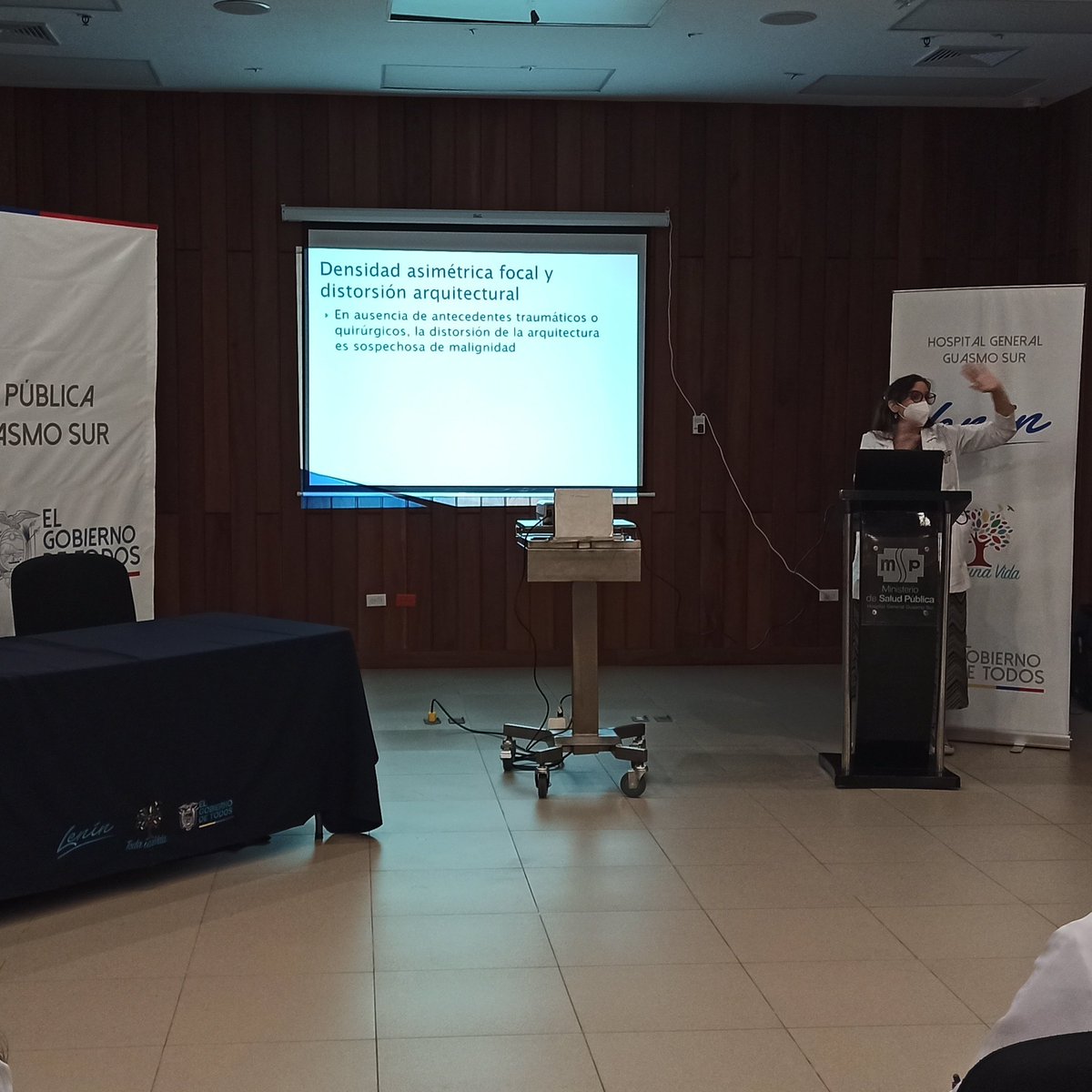 HGuasmoSur's tweet photo. El diagnóstico y detección temprana de lesiones en las mamas son de vital importancia para un tratamiento oportuno, la Dra. Pilar Polit, abordó el tema "Clasificación radiológica y  manejo de las lesiones mamarias", dirigido al personal asistencial del nosocomio. 

#SaludYCiencia https://t.co/mW6UWuB110