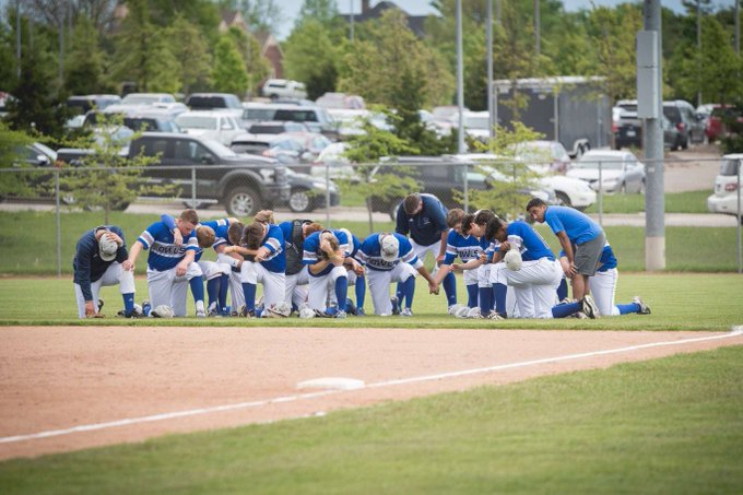 Americans continue to die..Derek Leppert baseball coach at Olathe West in  #Kansas died from  #COVID19. "Whether it was coaching his life passion.. giving students trouble for being late in the attendance office" Lepp will be truly missed by all!  https://twitter.com/ASabath2/status/1304182811365081095?s=20