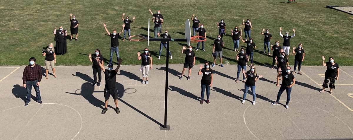 DiamondTrailPS's tweet photo. A new tradition!  Physically distanced DTR 2020 💎🐉Staff photo 📸 #lovethisteam #doyourbest https://t.co/wW0j7lDQCf