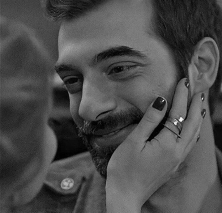 "Kavurur ateşim seni de beni de belalım"
                                                           🌙