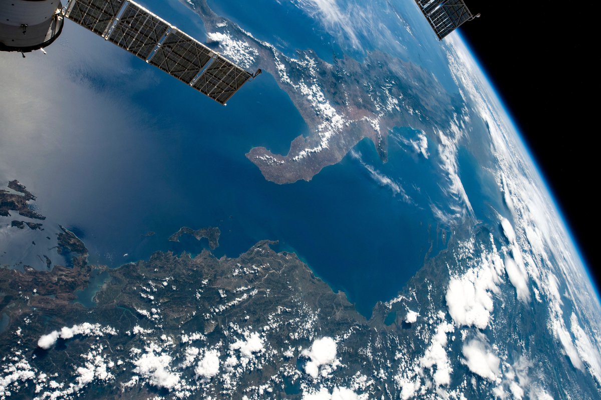 csa_asc's tweet image. Teachers, check out our Earth science content for grades 2–12 featuring photos by @Astro_DavidS from space: 
asc-csa.gc.ca/eng/missions/e…. #ExploringEarth

Photo: CSA/NASA