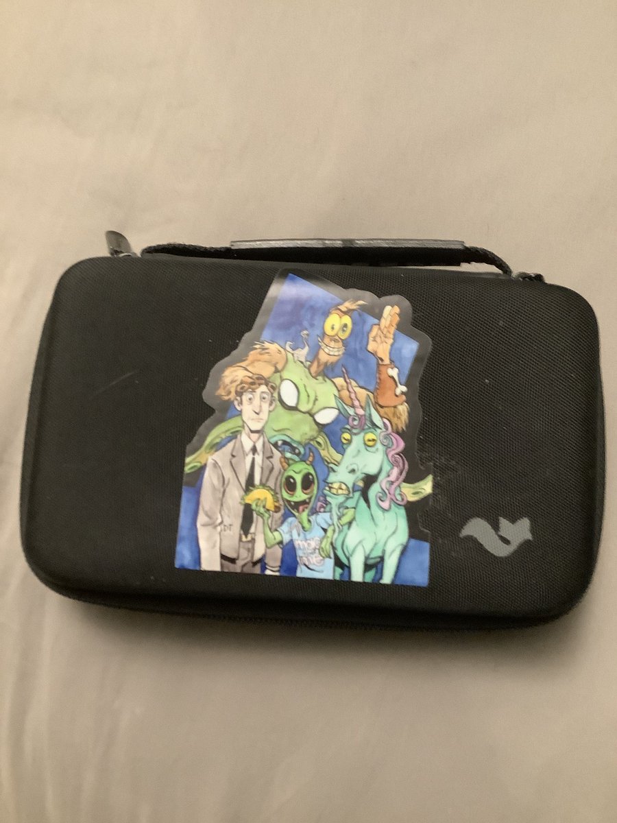 RetroJoe94's tweet photo. Put the sticker of the cast of characters from #BigfootBill on my New Nintendo 2DS XL case, @DougTenNapel.
#DougTenNapel #DougTComics #DougTArt #Stickers #VideoGames #GraphicNovels #BigfootBill #BigfootBill2 #BFB #BFB2 https://t.co/fM28EpyVDj