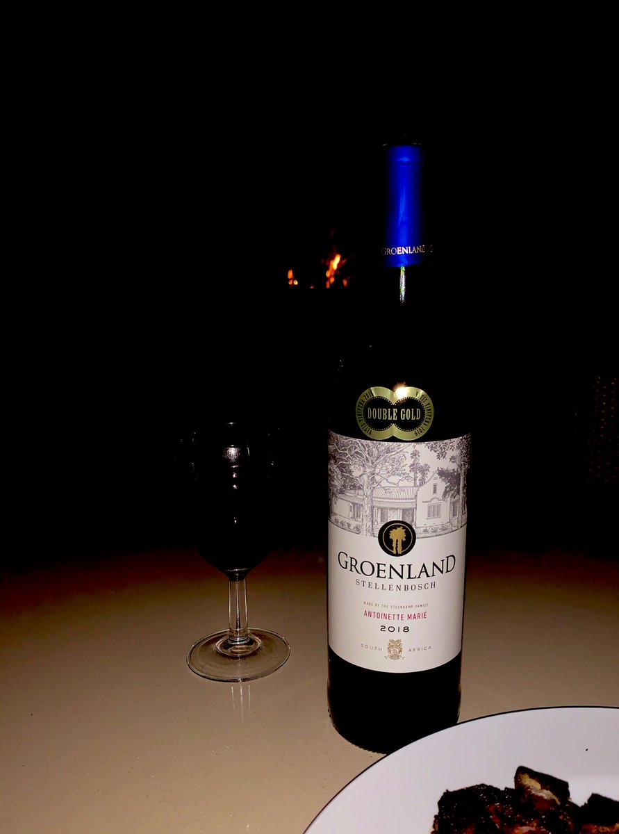stainedXV's tweet photo. So loop hy.... When @groenlandwines meets a #TeamGreen member of @TeamGreenZA at last, there can only be one winner &amp; thats the ladies beneath the cork....... Well done @Pietsteenkamp daai susters van jou loop mooi! Lieflike Rooi! @rayder_media #LockdownSportsQuiz https://t.co/l6Gxa8JHh1