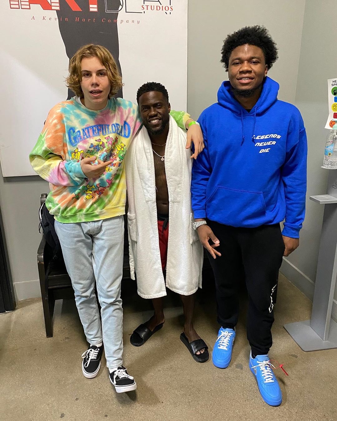 The Kid LAROI Updates on Twitter "LAROI, KEVIN HART & PETE 🖤🥺🐐 Via