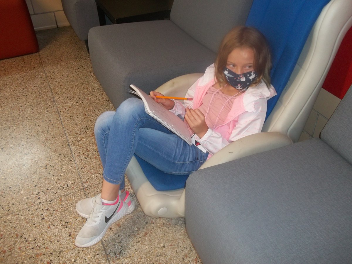 SarahJonesEllis's tweet photo. 5th grade is working hard on writing historical fiction stories!  #tigerlegacy https://t.co/ShlrHNpG4V