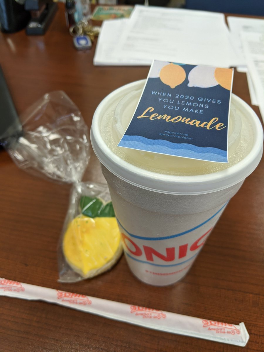 LittleLaura927's tweet photo. The #hustler @lynn_jameson  is always spreading sunshine! Thank you, Lynn, for always making me feel included and appreciated! #castleberryisd https://t.co/oBwMkIy910