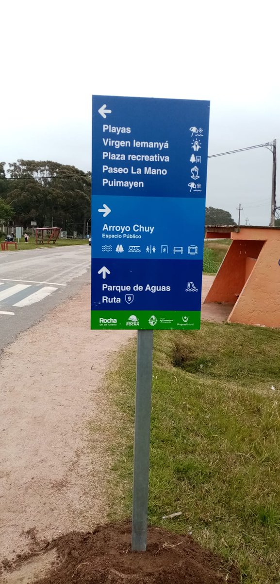 GobiernoRocha's tweet photo. #Turismo #Cartelería
Proyecto "Diseño y colocación de cartelería turística del departamento y accesibilidad al medio físico en espacios públicos y turísticos del departamento", de la Dirección de Turismo, con fondos FDI.
#RochaCrece en señalización turística. https://t.co/Of79Icrnqd
