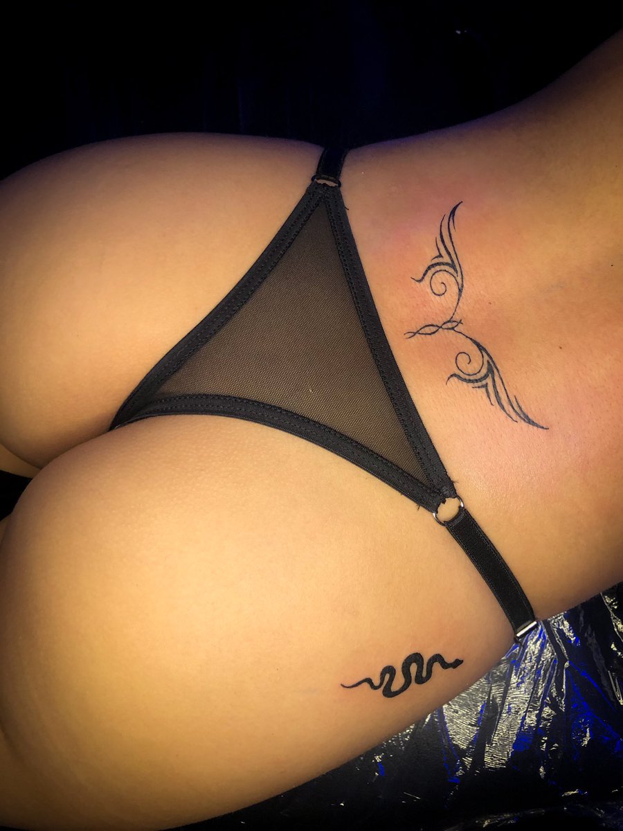 chuloMtzTATTOO's tweet photo. Gracias por volver ! @NatyJaimez1 #graciassiempre #tattoosliners #Tattoos #tattoogirls #letteringtattoo #ladytattoo #tattoosexigirl #tattoosexis #letrascursivas #delicadotattoo #delicadotattoo #espaldasbonitas #cola #colatatuada #colatattoo #colastattbier #colaslindascolas https://t.co/IPXZOx9E1d