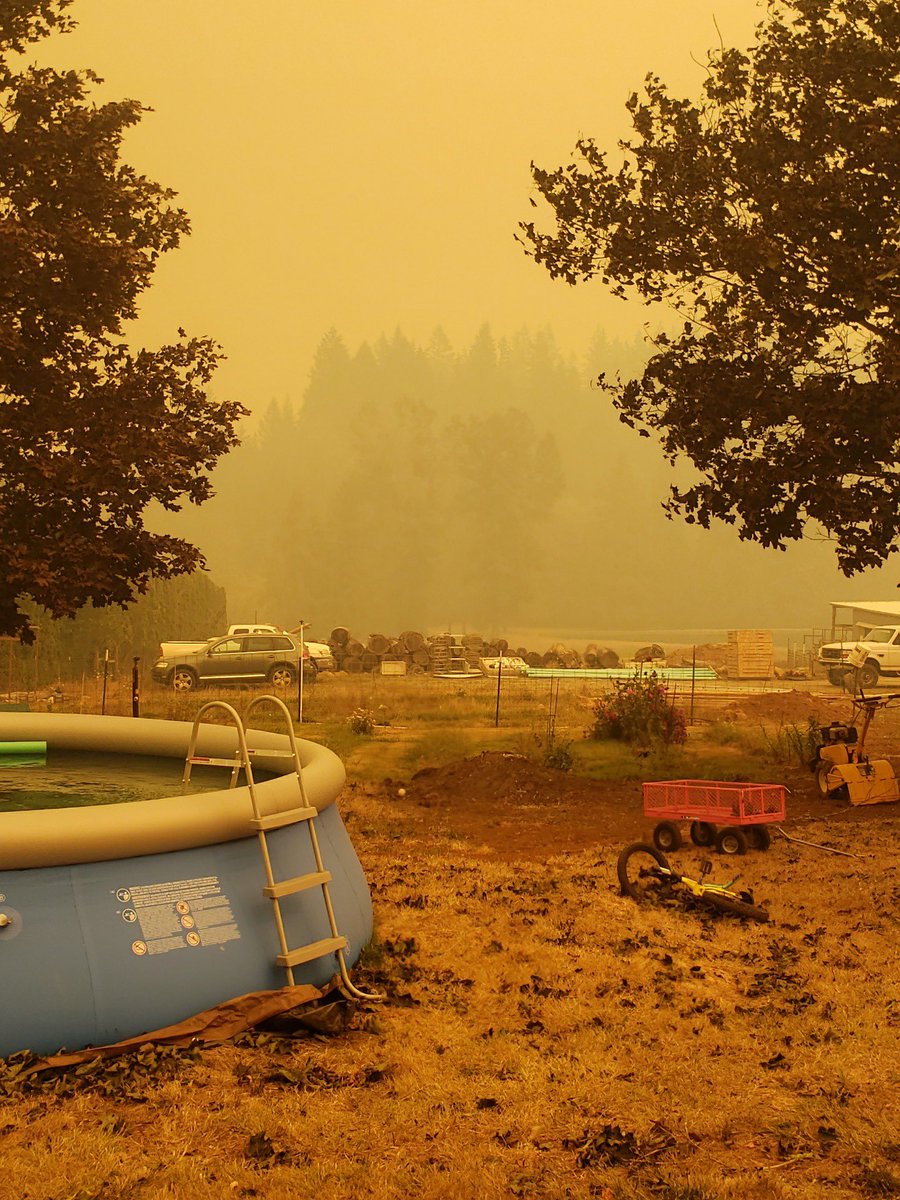 jozzyjayy's tweet photo. A lot may not know, but I actually started at AT&amp;T in Portland, OR! The little town I lived in is up in flames! Sending love to all my Oregon Friends and Family dealing with the horrible Wildfires happening! #staystrong #blessourfirefighters ❤️ https://t.co/ugm0c3ax7D
