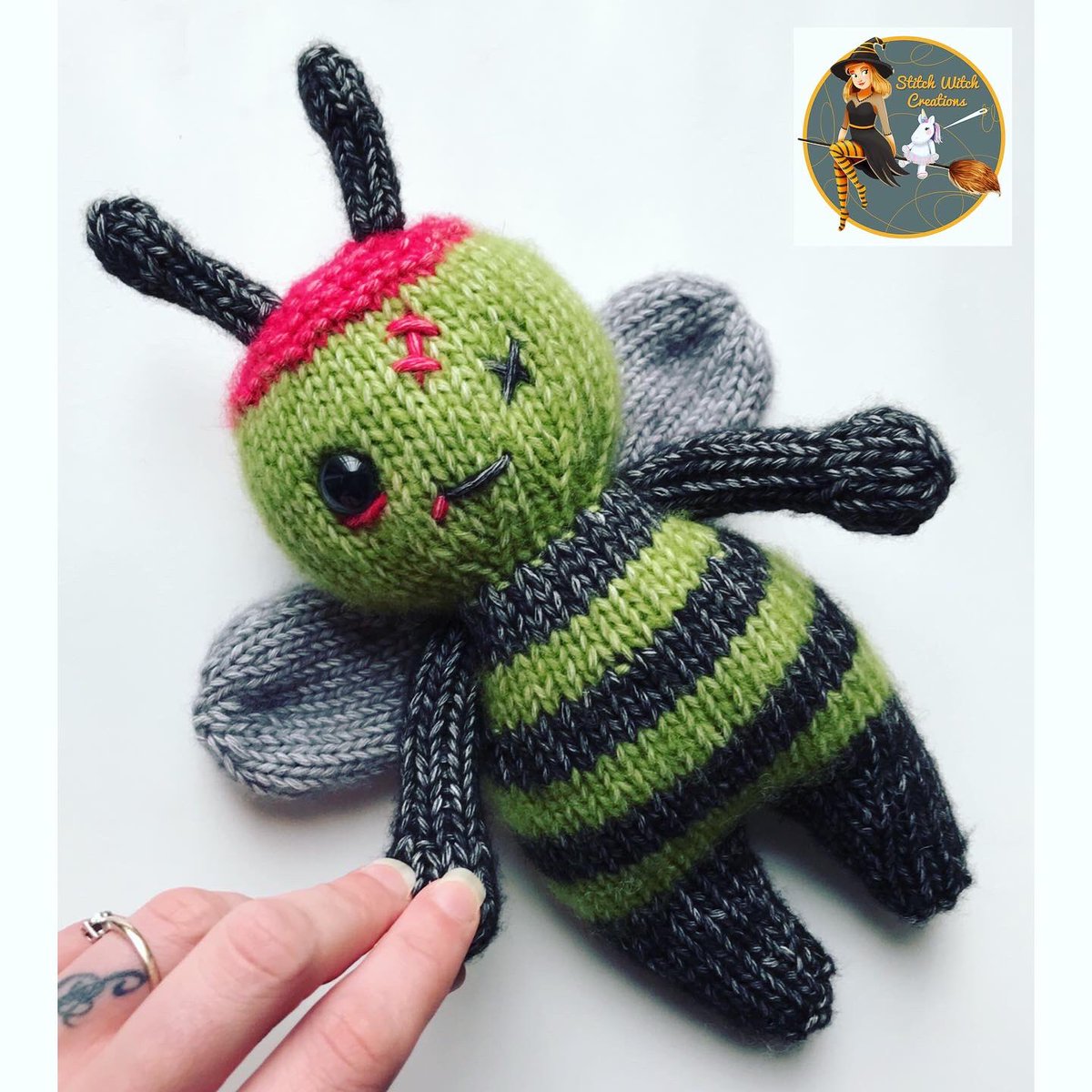 StitchWitch666's tweet photo. The new knitted “Zombee” pattern is now available from Etsy ➡️ https://t.co/KuAtqwra9v

#stitchwitchcreations #zombee #handmadebyme #handmade #knit #knitting #knitted #amigurumi #knittedpatterns #etsy #etsyshop #knittingaddict #halloweencountdown https://t.co/Ol4Ib6cmkx
