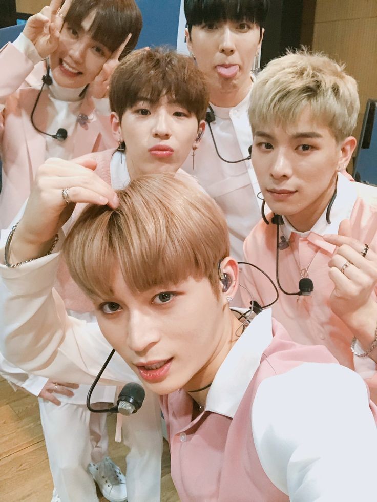 bts_yohan's tweet photo. @BTSNewsBrasil18 https://t.co/iLi4sJrnMU