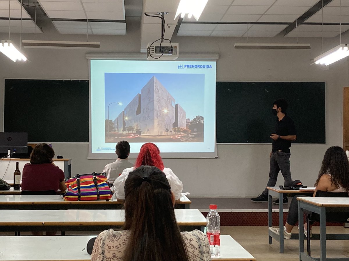 Nuestros compañeros Javier Carvajal Ramos y <a href="/danivallegomez/">Daniel Valle Gómez</a> han estado hoy en la Escuela de Arquitectura invitados por el máster Máster de Fachadas de la UPM para hablar de #fachadas de #GRC y #uhpc <a href="/Ductal_UHPC/">Ductal®</a> muchas gracias a Benito Lauret por contar con nosotros!!!