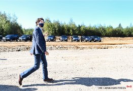 CdnPressPoli's tweet photo. Trudeau, Tam defend Canadian response times to COVID-19 pandemic #cdnpoli https://t.co/jsLSAWDxWh https://t.co/JzajZnQu6O