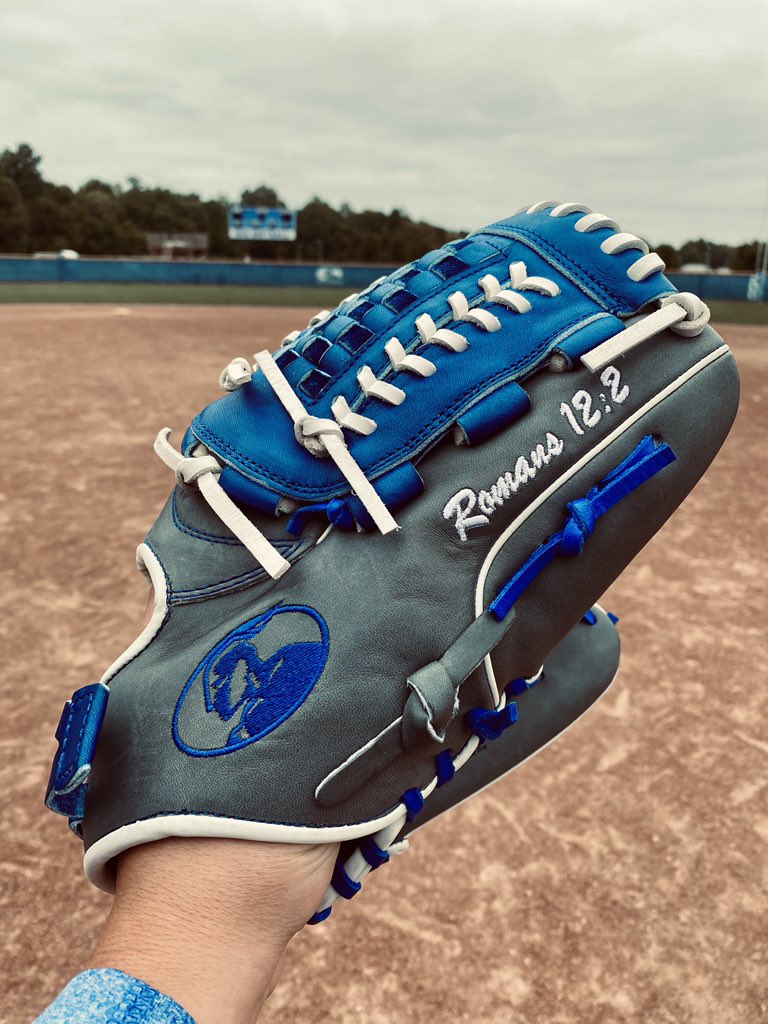 The most beautiful glove I’ve ever had! <a href="/OCUSB/">ocus bocus</a> is going to be looking so sharp on the field with these! 💙🥳