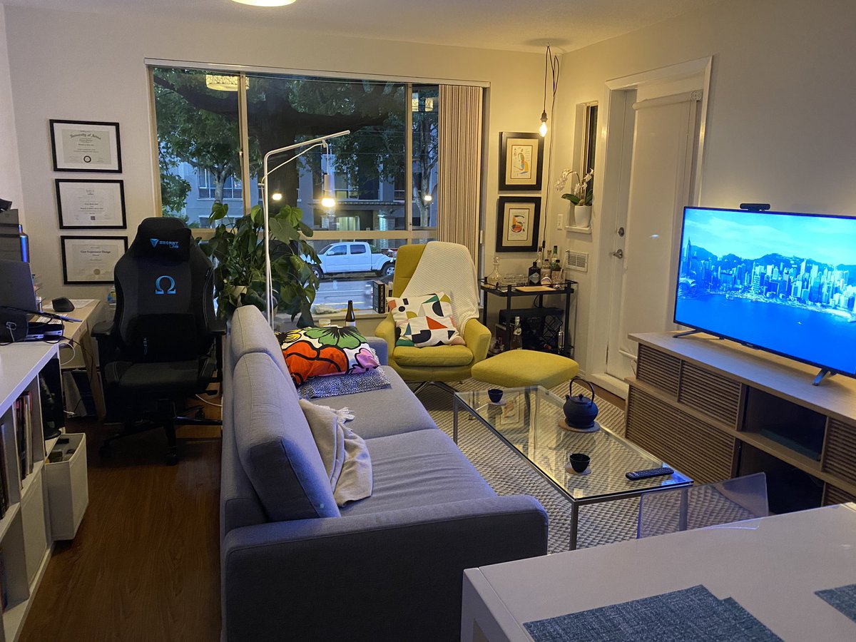 ZaraJillian's tweet photo. Guys!!!! I love my new #secretlab chair!!!! A little sad that their black on black fabric chair came out mere days after I ordered mine. It’s a tight space but it’s cozy #WFH https://t.co/qotAcOEw7o
