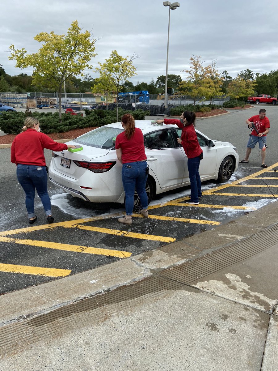 Kicking off our TM giving campaign with a little ETL car wash! <a href="/TinsleySarakay/">Sara Tinsley</a> <a href="/ddaguanno1/">Dianna D’Aguanno</a>
