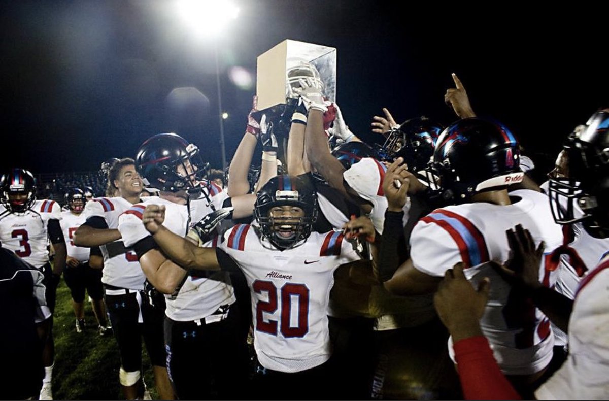 CockPitCraziess's tweet photo. It’s GAMEDAY!!✈️🏈✈️🏈

Looking to break the branch... AGAIN #MakeIt5Straight 👀5️⃣

If you have a varsity voucher for tonight’s games please support! The normal alliance voucher will not be accepted, tickets are $5 at the gate.

#RepThatA #BreakTheBranch 🔴🔵 https://t.co/fGPUEcO9Z9