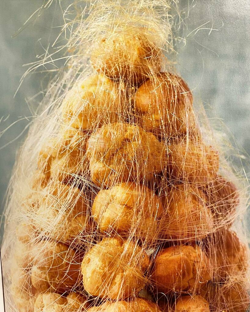 jbchang's tweet photo. 👋 I’m going to try🤞to IG live my @harvard class on Mon at 7p EST so if you forget to sign up on zoom join me live! I’m teaching my annual Science of Sugar class for @scicookharvard. And I’ll spin sugar for this croquembouche! 💫Hope you can join us! #… https://t.co/9Tert7gW7z https://t.co/qc4TRFO9rU