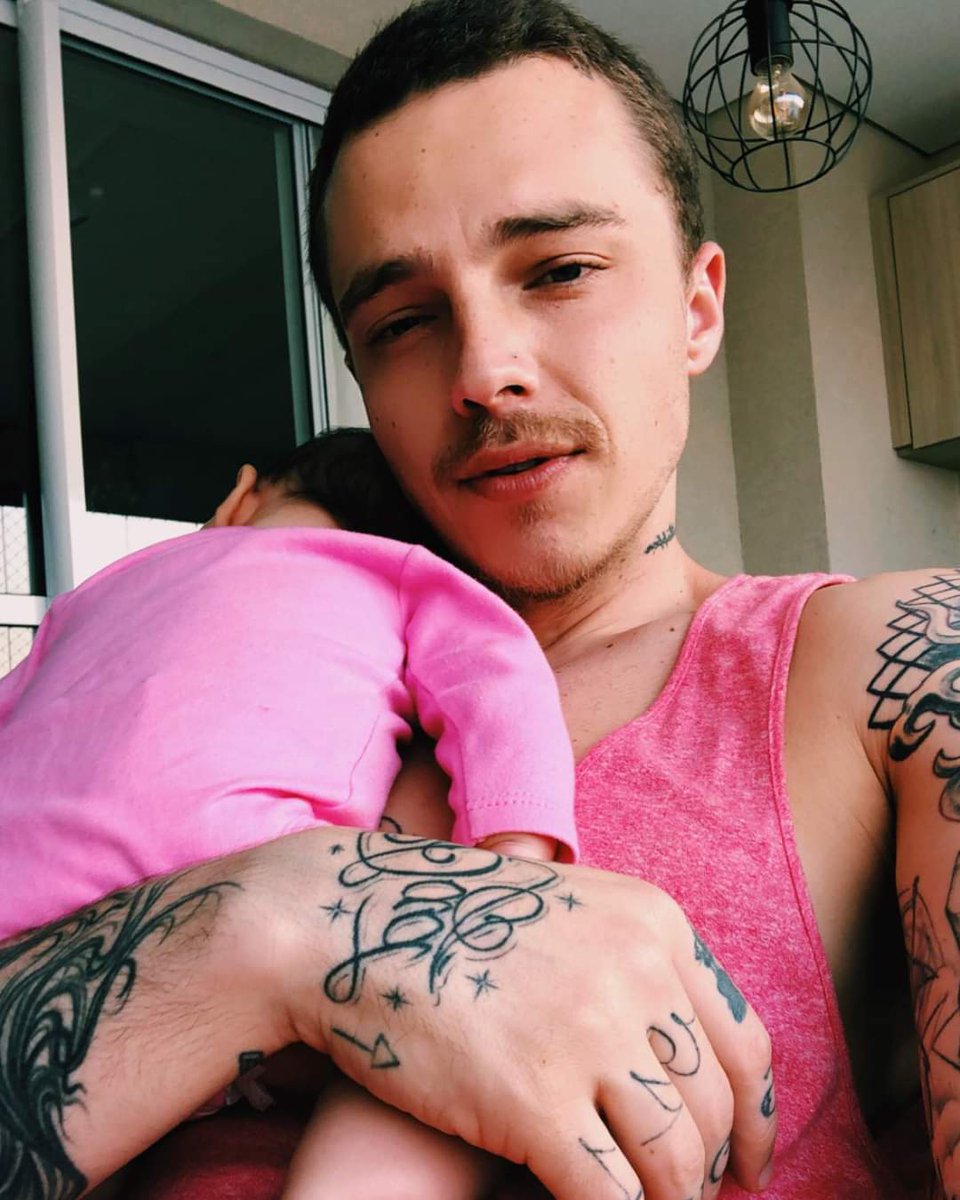 pcbroficial's tweet photo. Paulo via Instagram: "fico na dúvida: quem gosta mais desse colo? eu ou ela? 🤔🤤😍 • 
boa noite pra voceeee! tudo bem por aí?" https://t.co/DSNgfxn9Ix