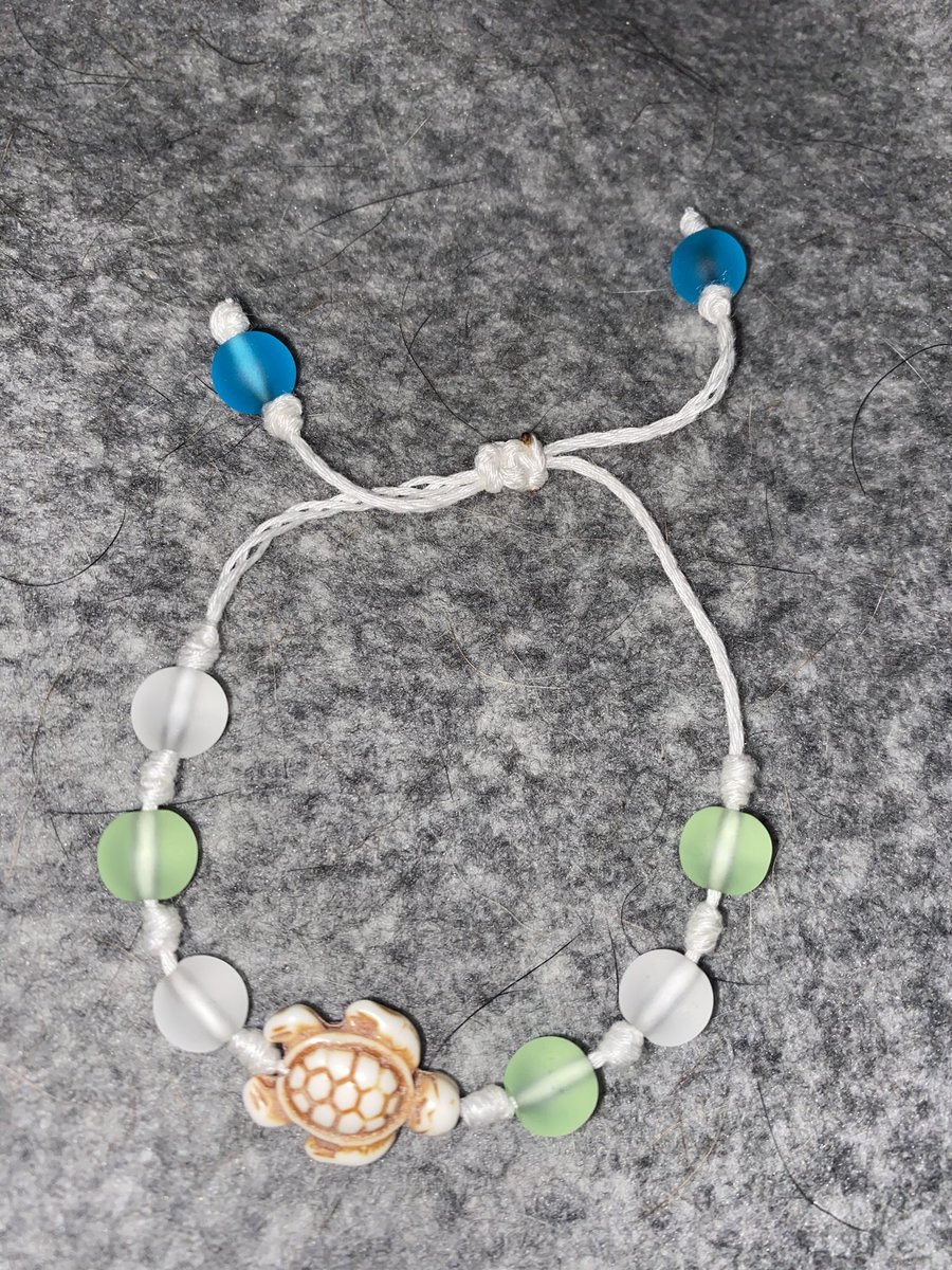 cjisme_'s tweet photo. Self made strung bracelets: 
$10 each
3/$20
I can make custom colored, beaded, or sized bracelets or anklets! Shipping in the USA only.
#children #women #men #fun 
#homemade #jewlery #bracelets #custom (photos are just examples) https://t.co/W6d3seBKc4