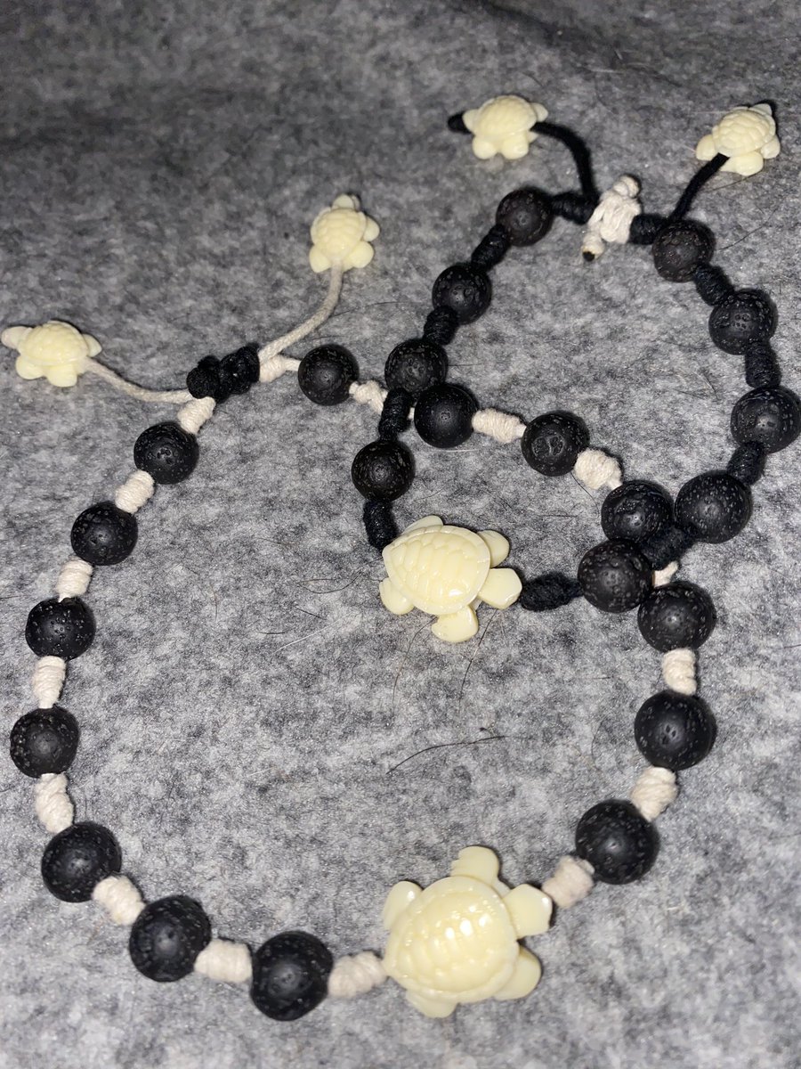 cjisme_'s tweet photo. Self made strung bracelets: 
$10 each
3/$20
I can make custom colored, beaded, or sized bracelets or anklets! Shipping in the USA only.
#children #women #men #fun 
#homemade #jewlery #bracelets #custom (photos are just examples) https://t.co/W6d3seBKc4