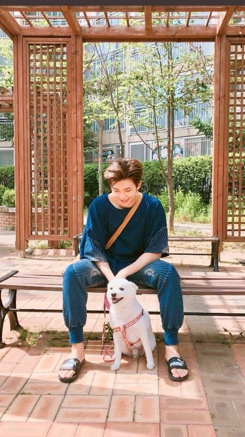 evmarrg's tweet photo. Today is the birthday of one of the strongest people in this world.  Kim Namjoon's birthday💜
In truth, I can only thank you absolutely for everything you have done for me and for many ARMYs who were and are in the same situation as me.  Thank you for all❣️🥰
@BTS_twt 😊 https://t.co/4tiUb45qnj