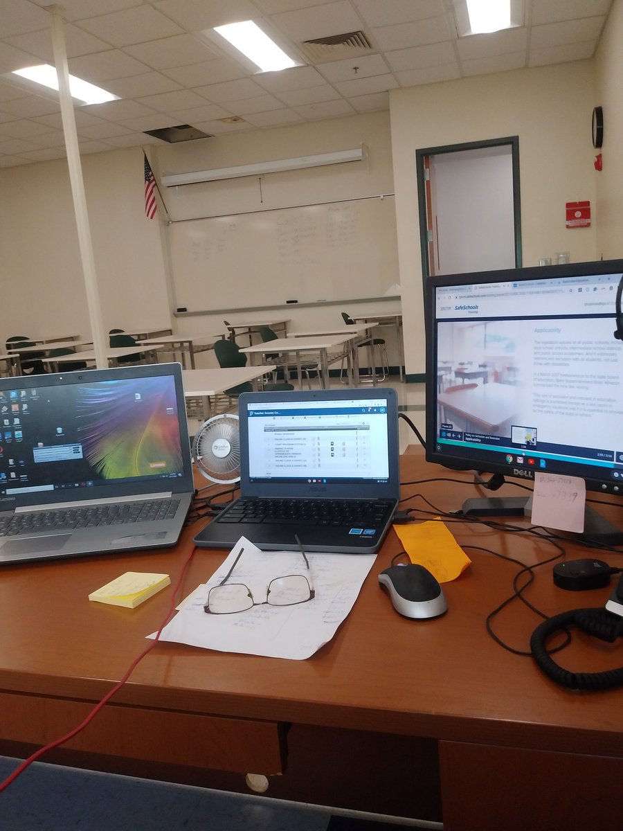 Holmanclass's tweet photo. Virtual learners plus face to face .....rocking the technology. https://t.co/rUI3AaO6UJ