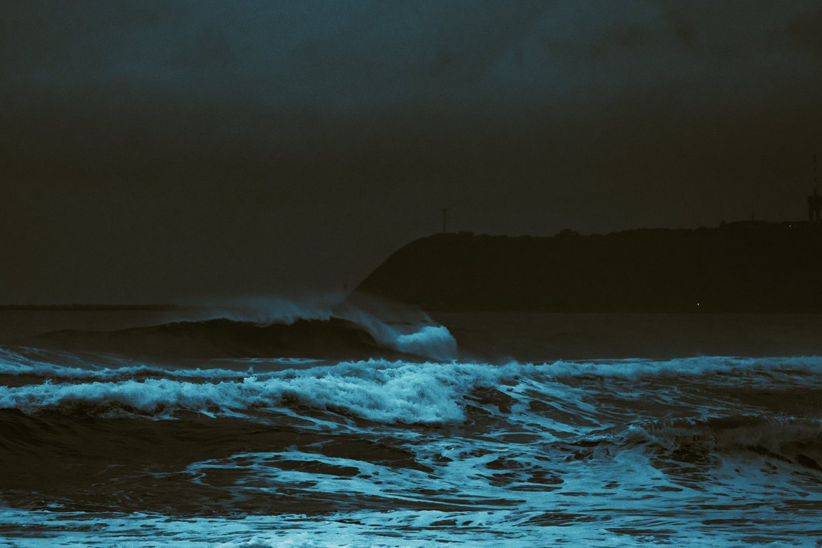elsableda's tweet photo. From my series The Dark. I have a deep love for the wild ocean. Durban, 2019. https://t.co/bgKBkdCerl