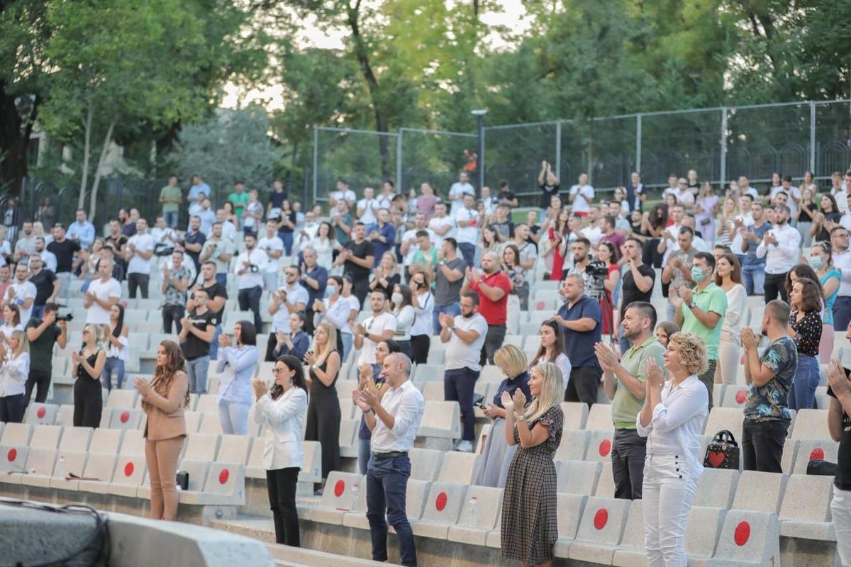 AnisaRuseti's tweet photo. Fjala e lirë, alternativa dhe inkurajimi i aftësive janë gurët e themelit të FRESSH. 
Për herë të parë FRESSH do të ketë një vajzë dhe një djalë që do të drejtojnë forumin më të madh të të rinjve në Shqipëri për të bërë më të mirën për gjeneratën e tyre. 
Suksese kandidatëve ☺️ https://t.co/E09Is13OJg