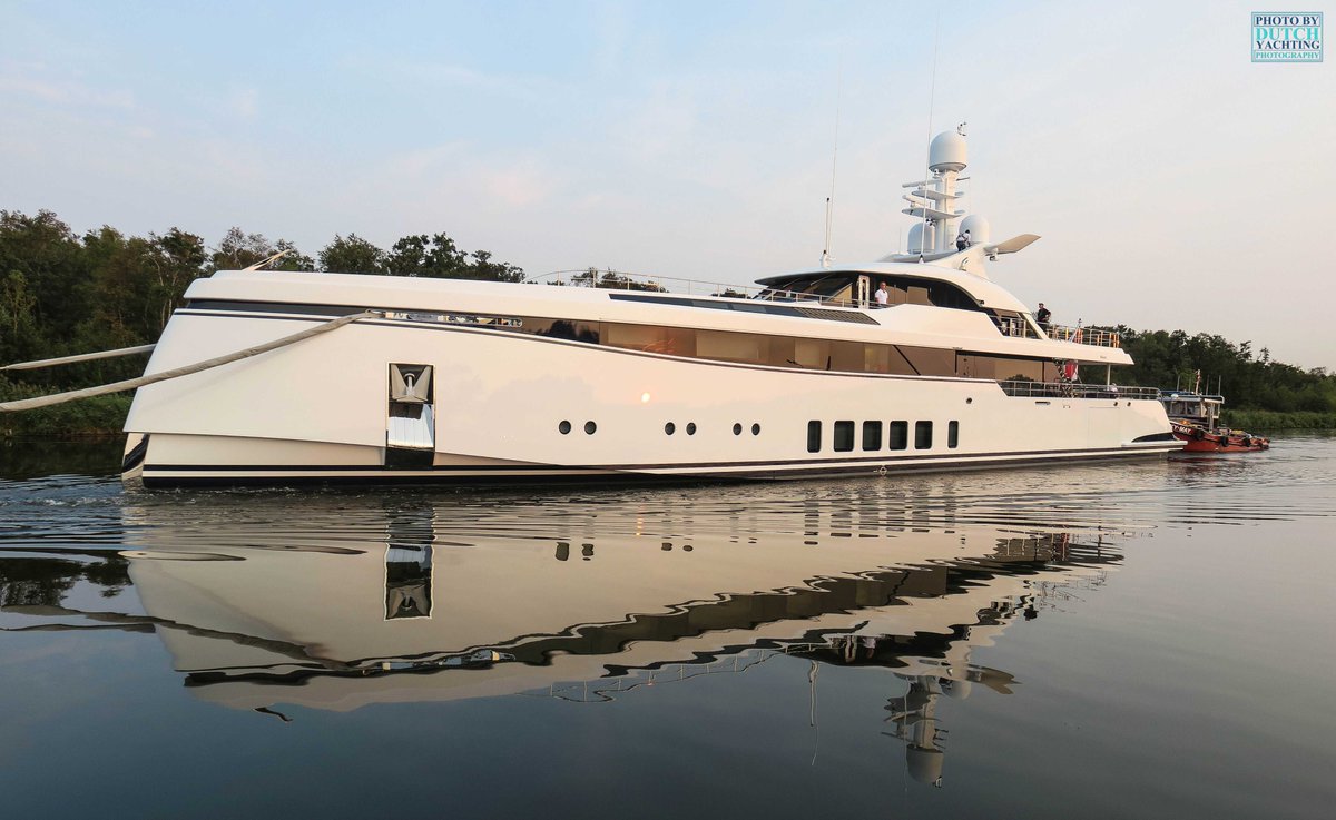 Dutchyachting's tweet image. #Feadship’s #TotallyNuts (#Project706) was launched on the 10th of last month and left the #shipyard in #Aalsmeer this afternoon. The 49.65m/ 162’1” #yacht will pass #Amsterdam’s #Kostverlorenvaart tonight. Photos by @DutchYachting.