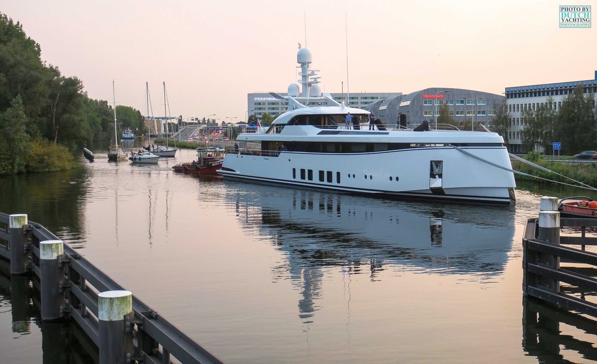 Dutchyachting's tweet image. #Feadship’s #TotallyNuts (#Project706) was launched on the 10th of last month and left the #shipyard in #Aalsmeer this afternoon. The 49.65m/ 162’1” #yacht will pass #Amsterdam’s #Kostverlorenvaart tonight. Photos by @DutchYachting.